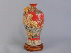 Mai bình tích lộc mãnh hổ thượng sơn đắp nổi mạ vàng