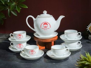 In logo lên ấm trà làm quà tặng