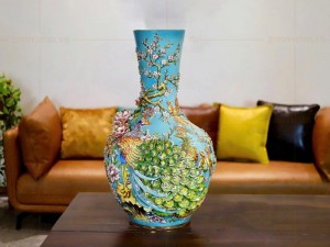 Bình tỏi đắp nổi chim công và hoa mẫu đơn men màu
