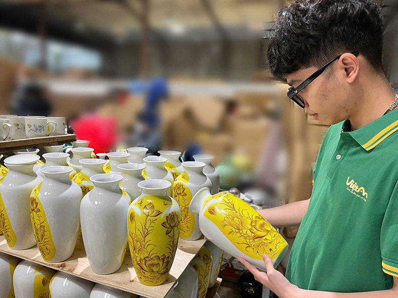Xưởng in logo gốm sứ