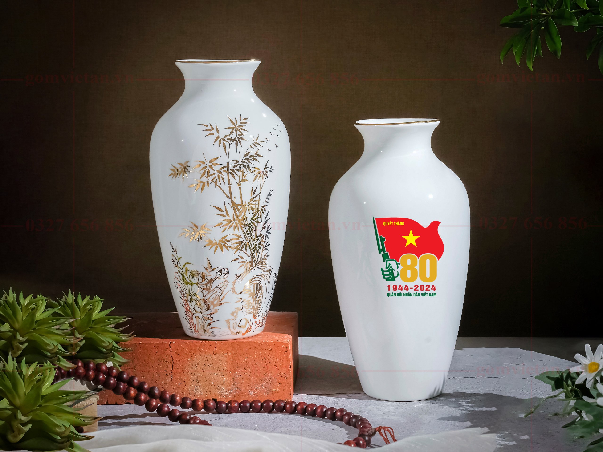 Lọ hoa làm quà tặng kỷ niệm 80 năm Quân đội nhân dân Việt Nam vẽ vàng họa tiết trúc 